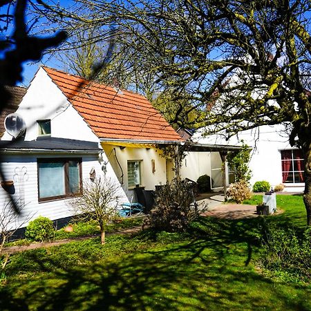 Gemuetliches Haus Mit Grossem Traumhaften Garten Bremen Exterior photo
