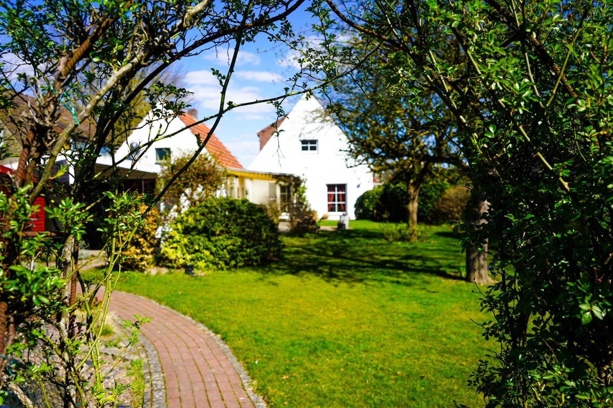 Gemuetliches Haus Mit Grossem Traumhaften Garten Bremen Exterior photo